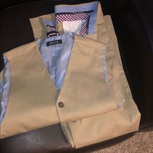 Cute 2 piece Tommy set for a lil guy